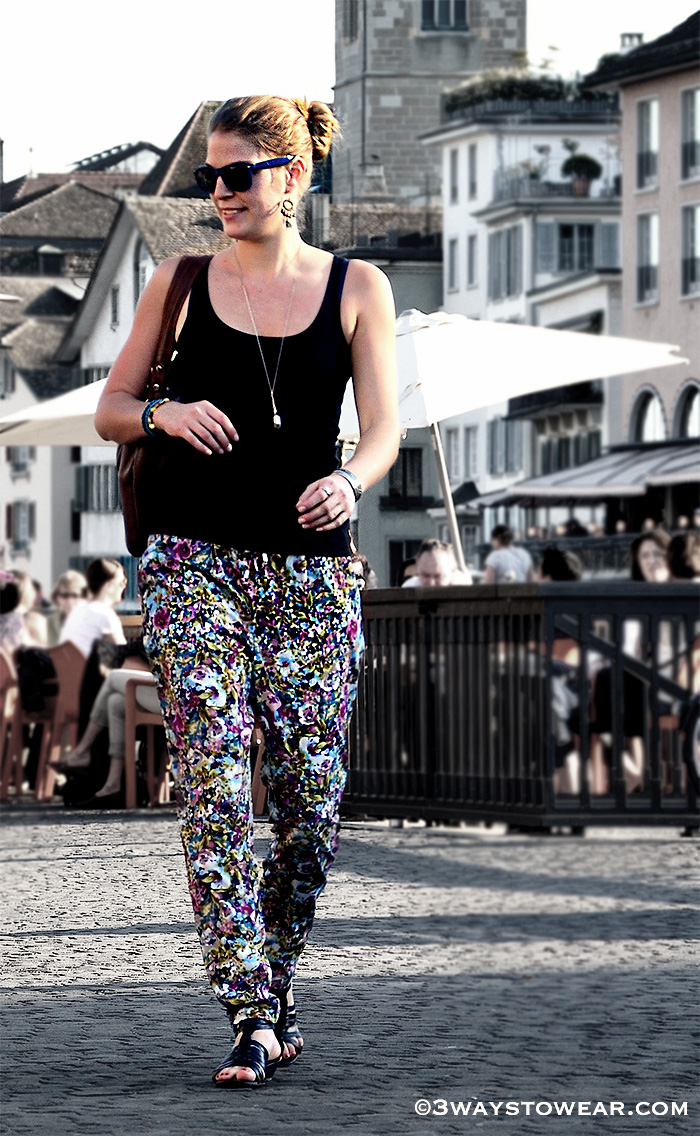 How To Wear Floral Print Pants | © 3waystowear.com